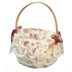 Dollhouse Miniature Fabric Lined Basket by Town Square Miniatures