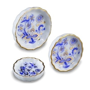 Dollhouse Miniature Blue Onion Pie Pan Set by Reutter Porcelain