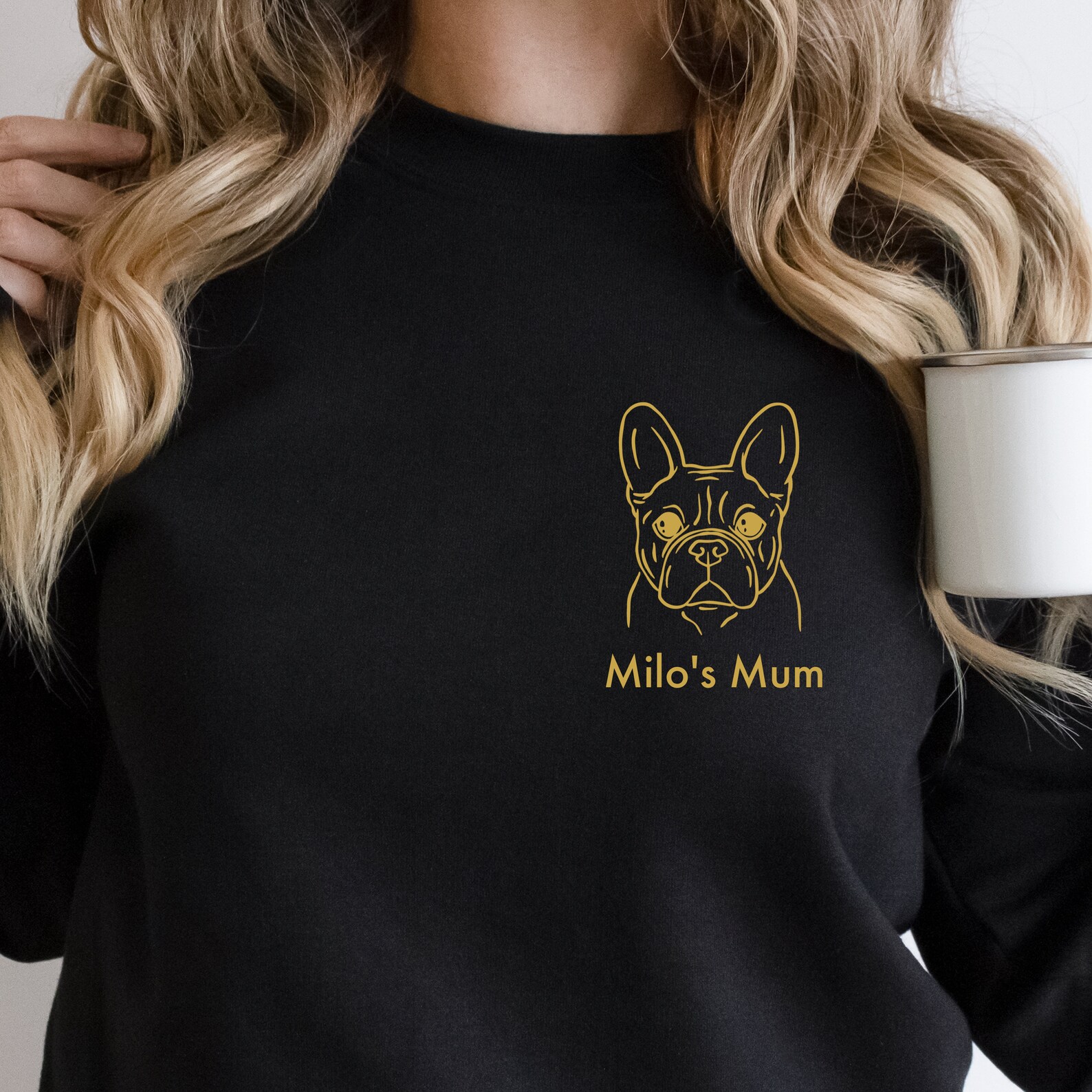 T shirt denoting that the wearer is the mother of a French Bulldog