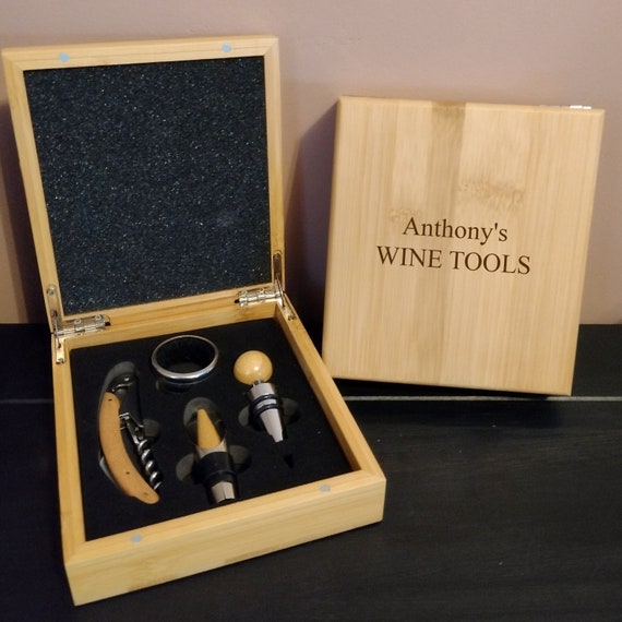 LA VIGNA WINE ACCESSORIES KIT W/WOODEN BOX, ADD. CORKSCREW,THERMOMETER,& GUIDES