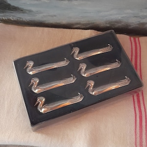 Six sweet swan knife rests - French vintage metal set, boxed