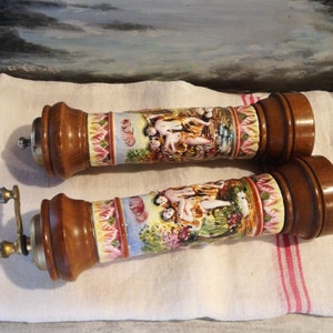 Pretty pair of ceramic and wood pepper grinder/mill and salt shaker, 24 cm - working - made in Italy, hand painted, decor Renaissance