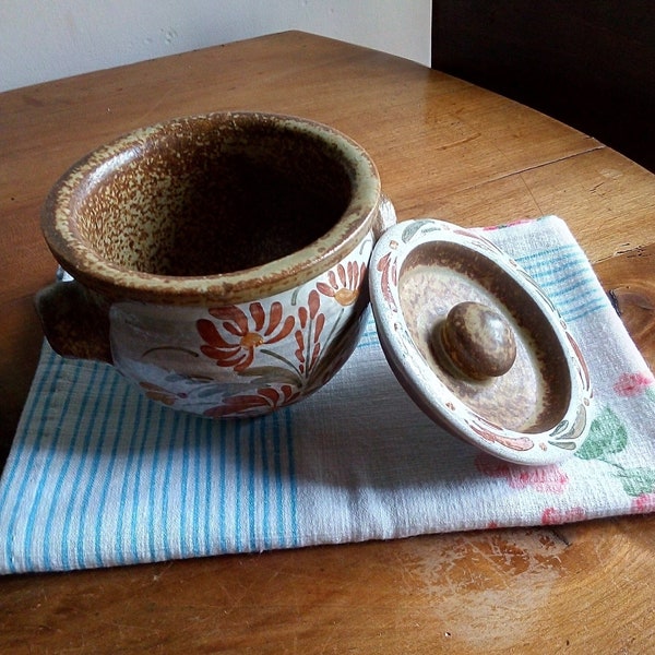 Joli beurrier en grès émaillé Keraluc Quimper - Français plat à couvercle vintage peint à la main avec des fleurs