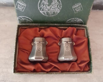 Lieve kleine zout- en pepervaatjes - Franse vintage set Etains du Manoir - cadeau, originele doos, klein formaat