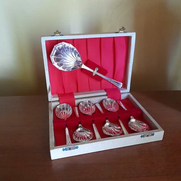 Boxed set of pretty dessert spoons and serving spoon, lovely set of English Sheffield EPNS silver plated spoons, table decor, cutlery