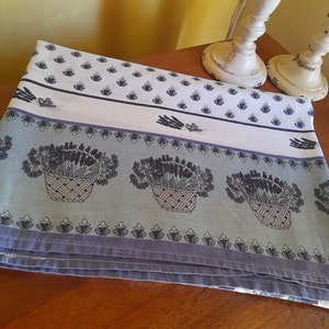 Pretty tablecloth - French nappe de table provençale - blue and white lavender sprigs - 172 x 130 cm, please see description