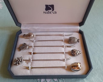 Boxed set of six picks, lovely set of French Silea silvered metal, table decor, cutlery, fruit finials, aperitifs, olives, seafood, nibbles