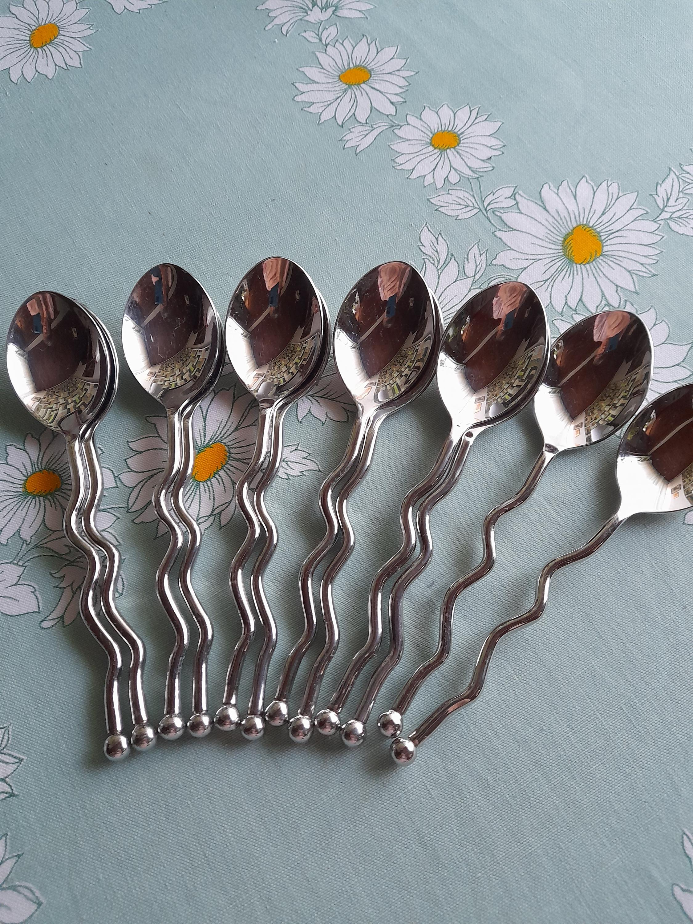 Pretty Wavy Zigzag Spoons, 12 Pieces, Dessert Spoons, Design