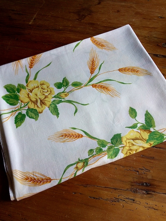 Sweet vintage French floral tablecloth - 150 x 129 cm - yellow roses