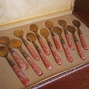 Pretty set of spoons, 12 vintage pretty French set of brass flat spoons - peach handles, 1930s/50s, flat profile, ice cream spoons,oxidation