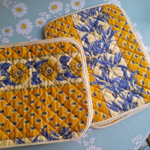 Eight place mats, in ochre yellow and blue, mismatched (5 sunflowers + 3 olives), 40 x 32 cm, provençal French cotton, padded, Vent du Sud