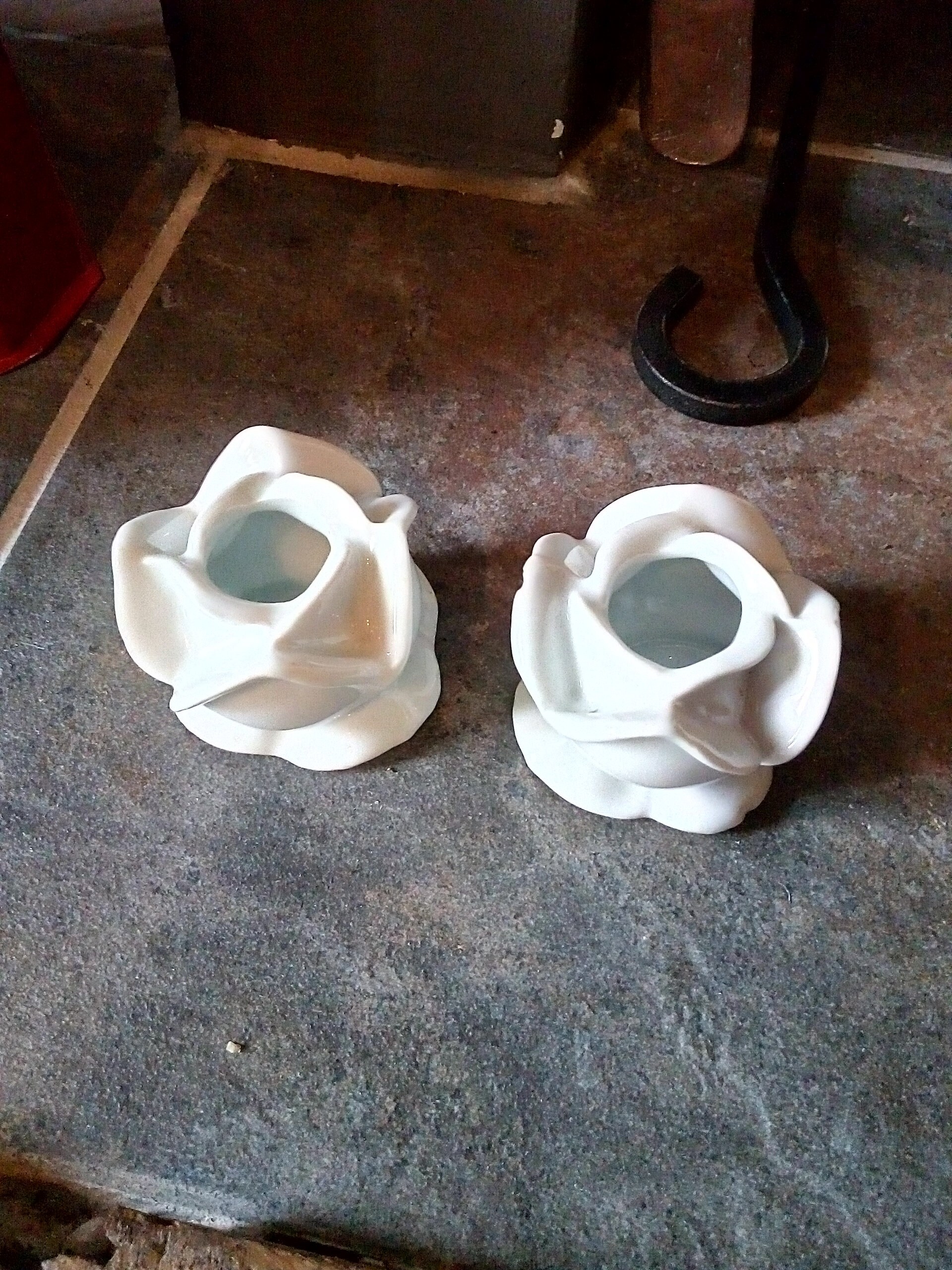 Paire de Chandeliers Vitrés Blancs - Jolis Bougeoirs en Porcelaine Vintage Made in France