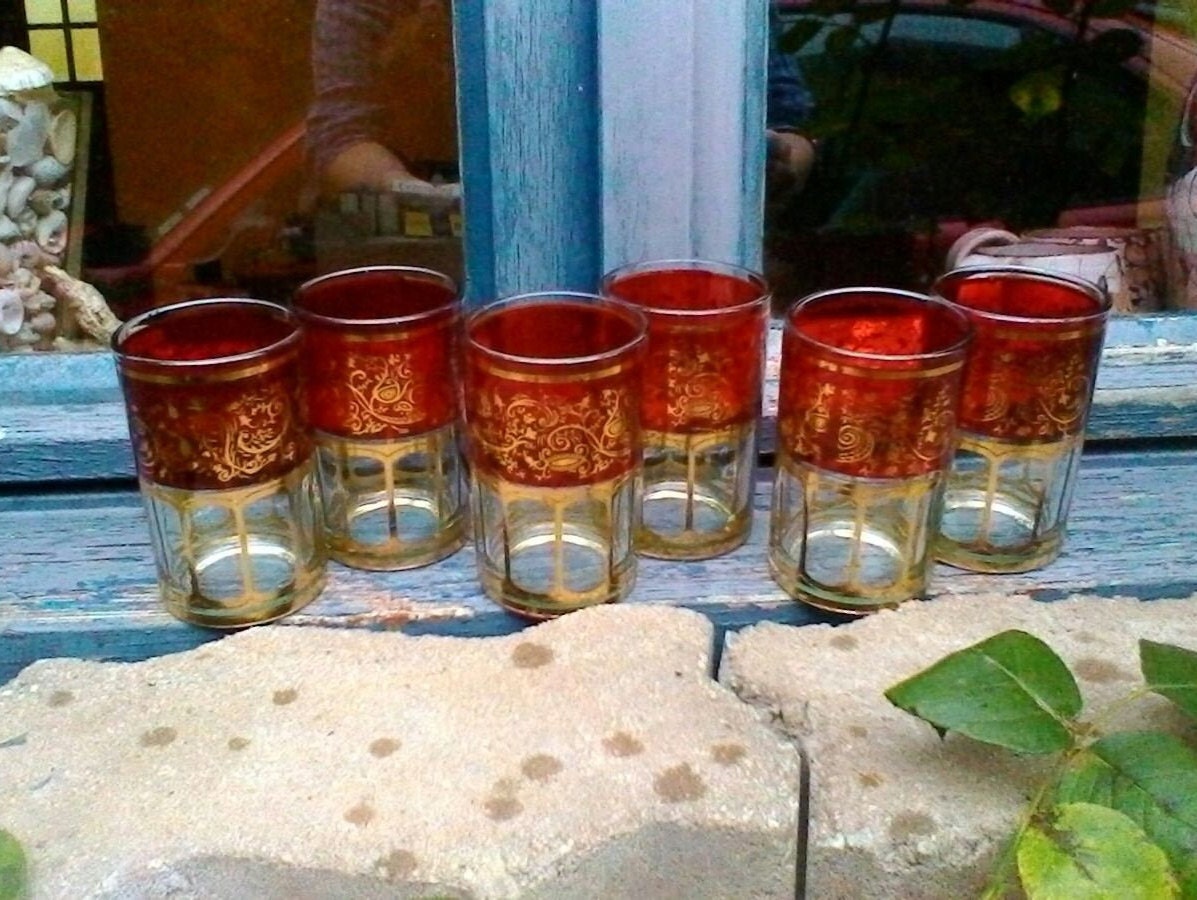 Verres à Thé Rouge de Style Marocain - Ensemble Vintage 6 Verres Rouges et Dorés Fabriqués en Corée