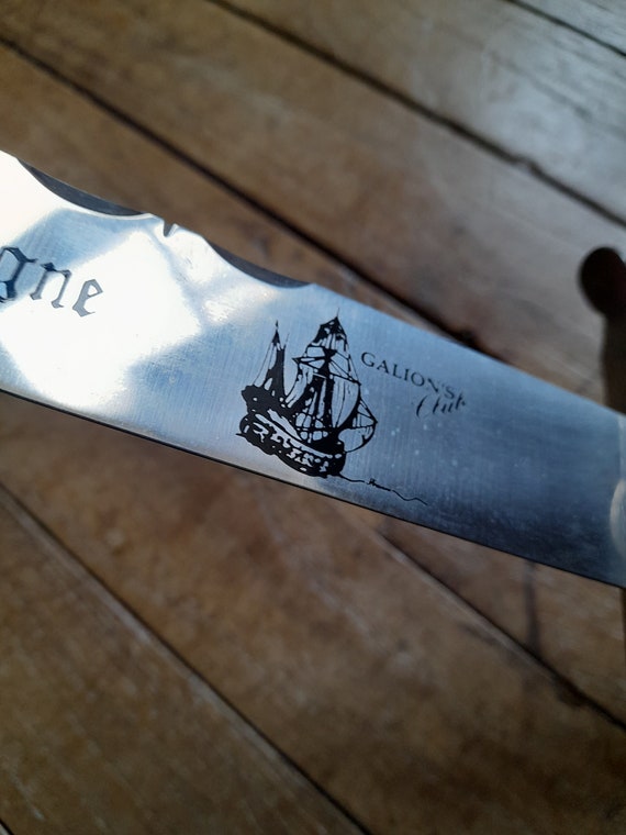 ガリオンのシャンパンサーベル、シャンパンを開けるためのもの