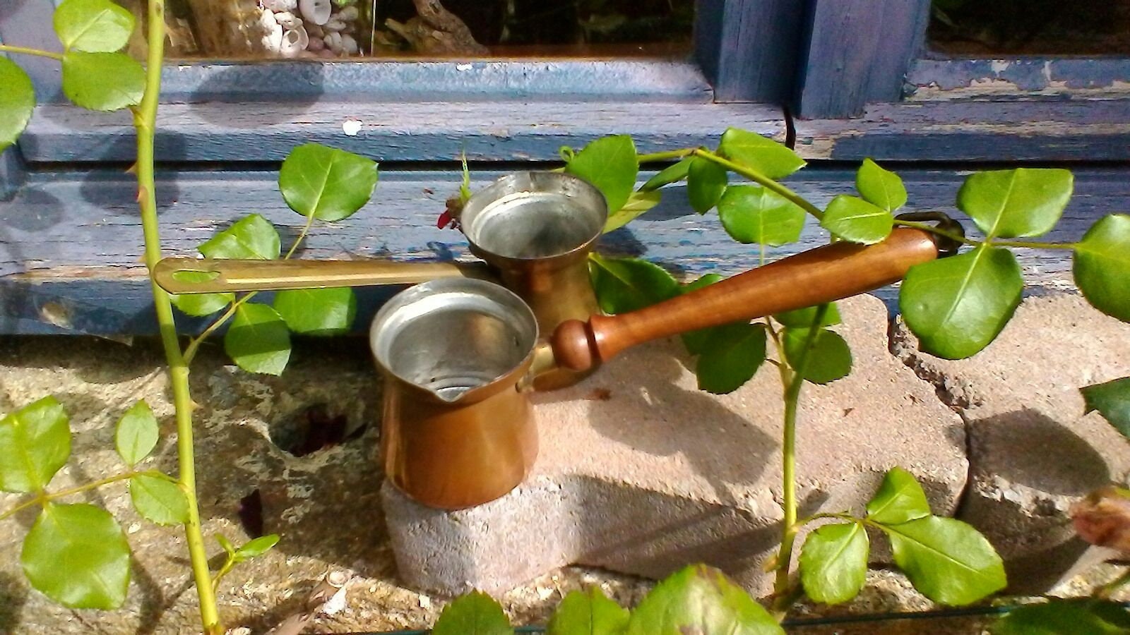 Deux Petits Pots de Café en Cuivre, Un Égyptien - Cuivre Décoratif et Laiton Pour Le Grec ou Turc