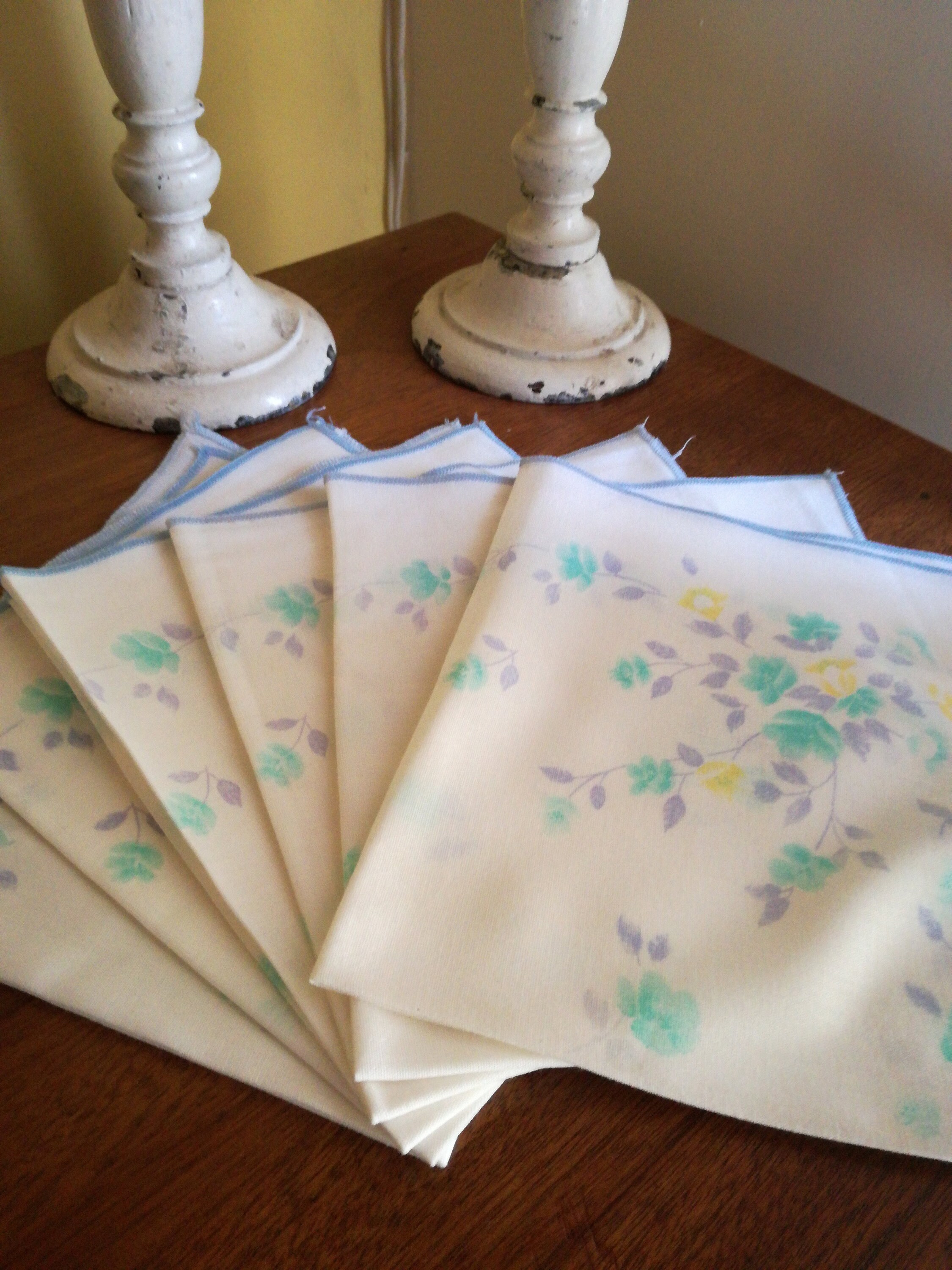 Ensemble de 6 Très Jolies Serviettes Florales - Table ou Mouchoirs Vintage Français