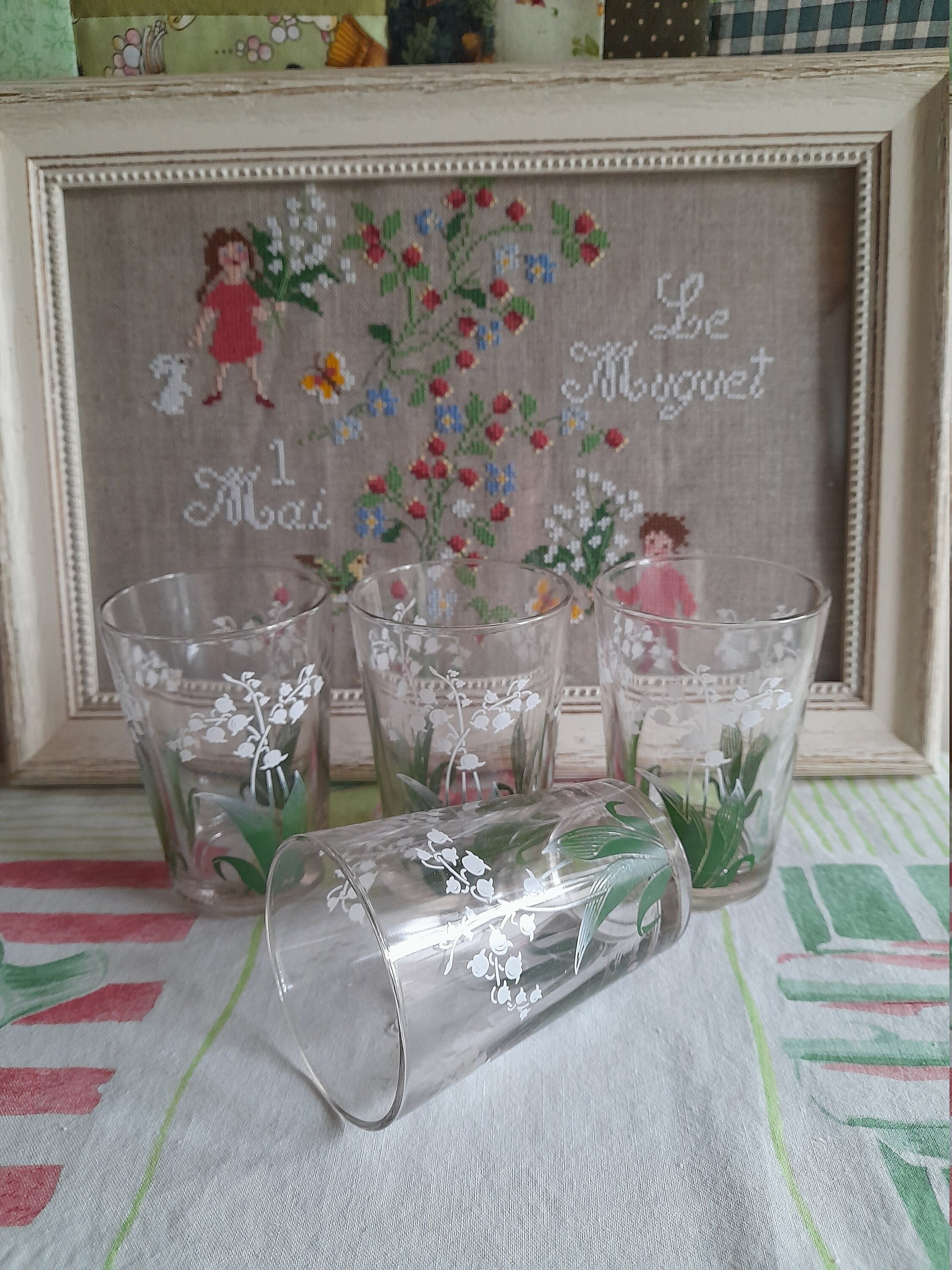 Quatre Beaux Verres Vintage Français Décorés de Fleurs Muguet Émaillées - Muguet, à Jus d'eau