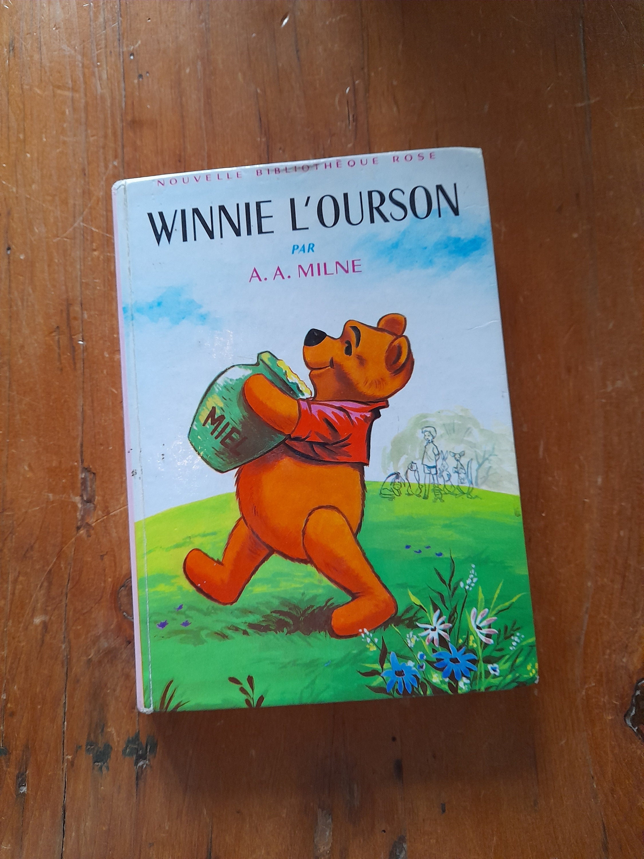 La bibliotheque de Winnie l’Ourson%ｶﾝﾏ% N° 6 : Winnie l’ourson part en expotition Winnie l'ourson : la maison d'un ours-comme-ça de Alan