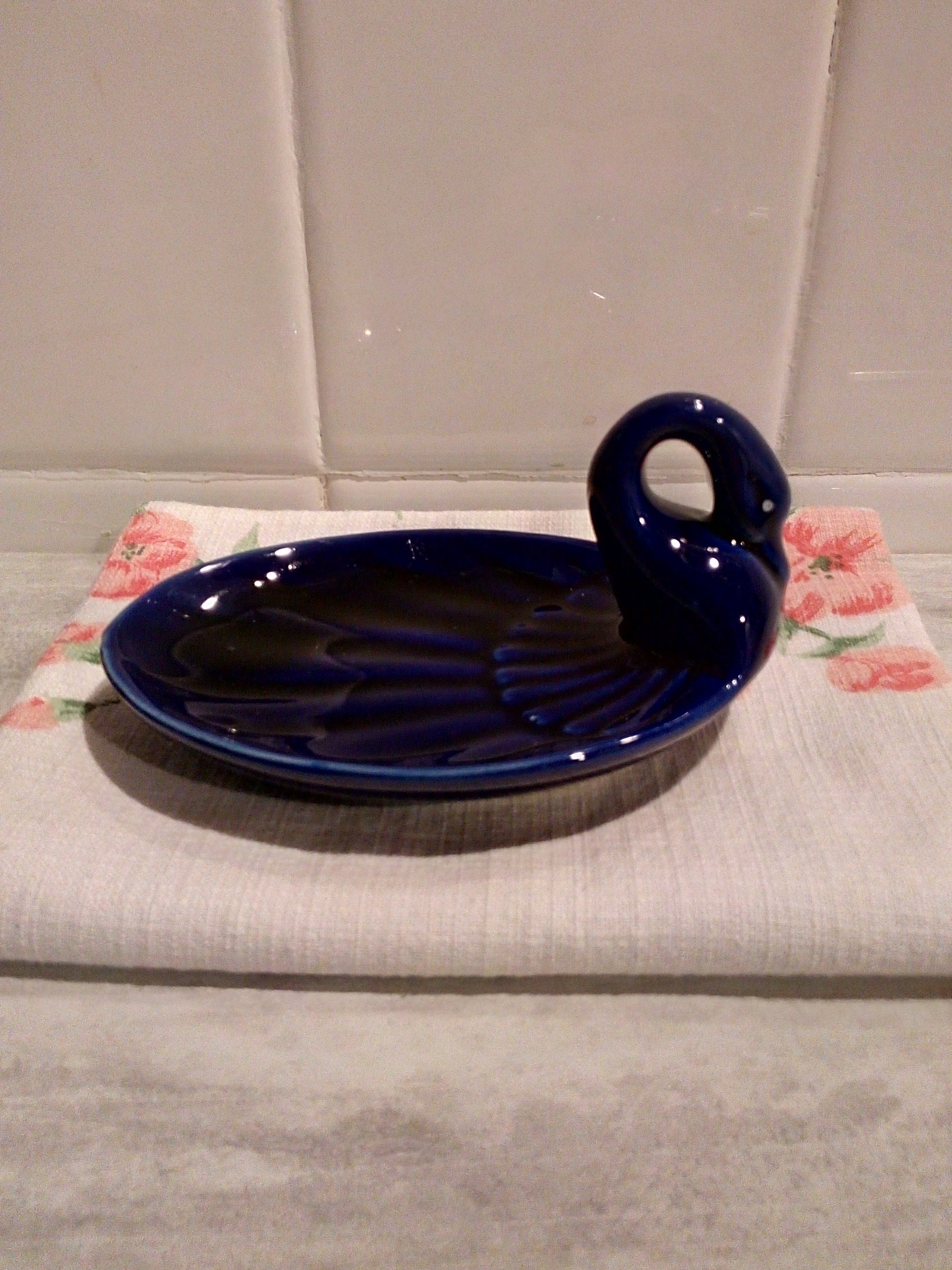 Cygne Bleu - Petit et Joli Plat de Savon en Forme Cygne Décor Salle Bains Céramique Cru