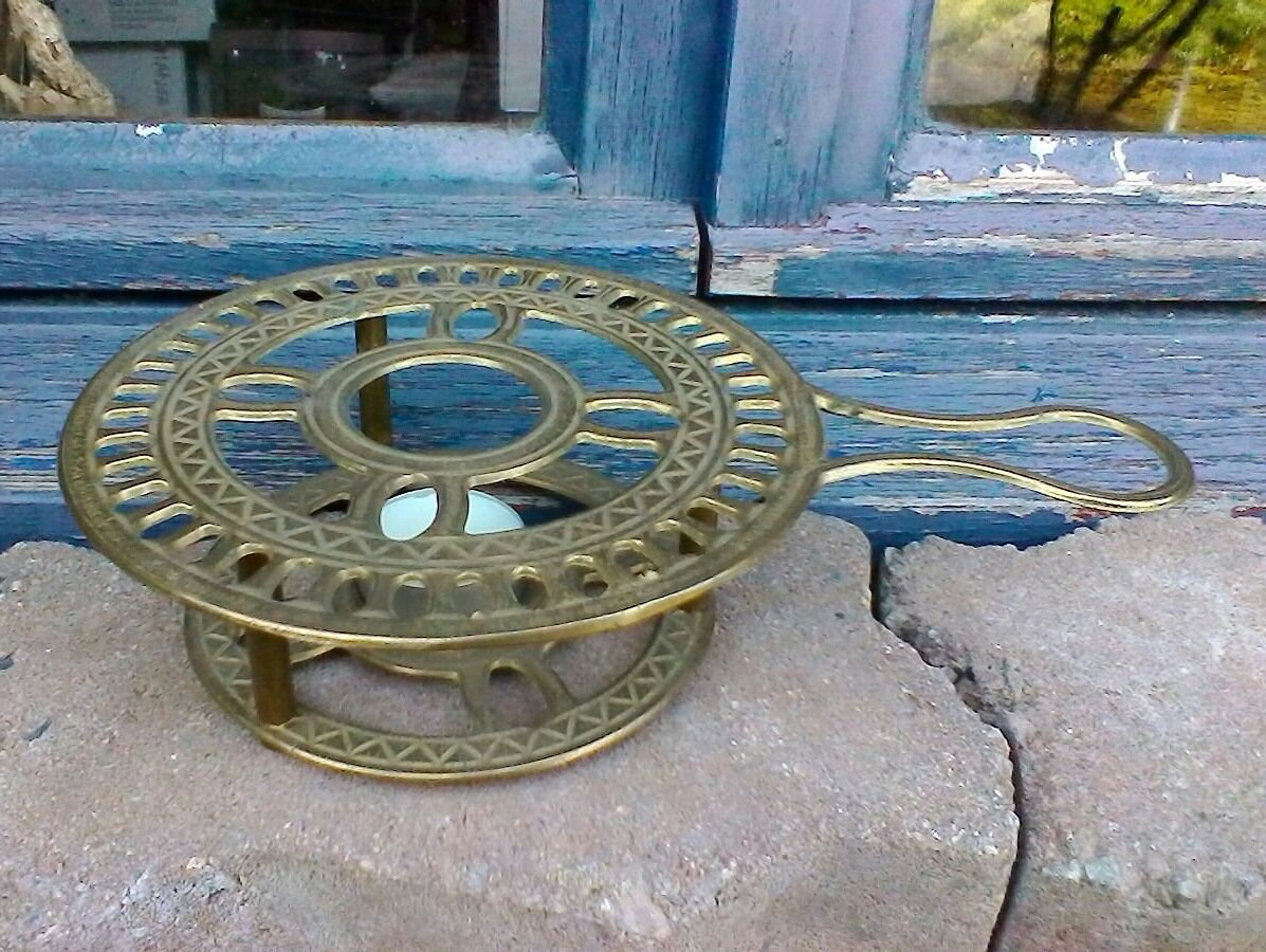 Trivet de Réchauffement Laiton Très Doux avec La Poignée - Cru Français Le Réchauffeur Décoratif Nou