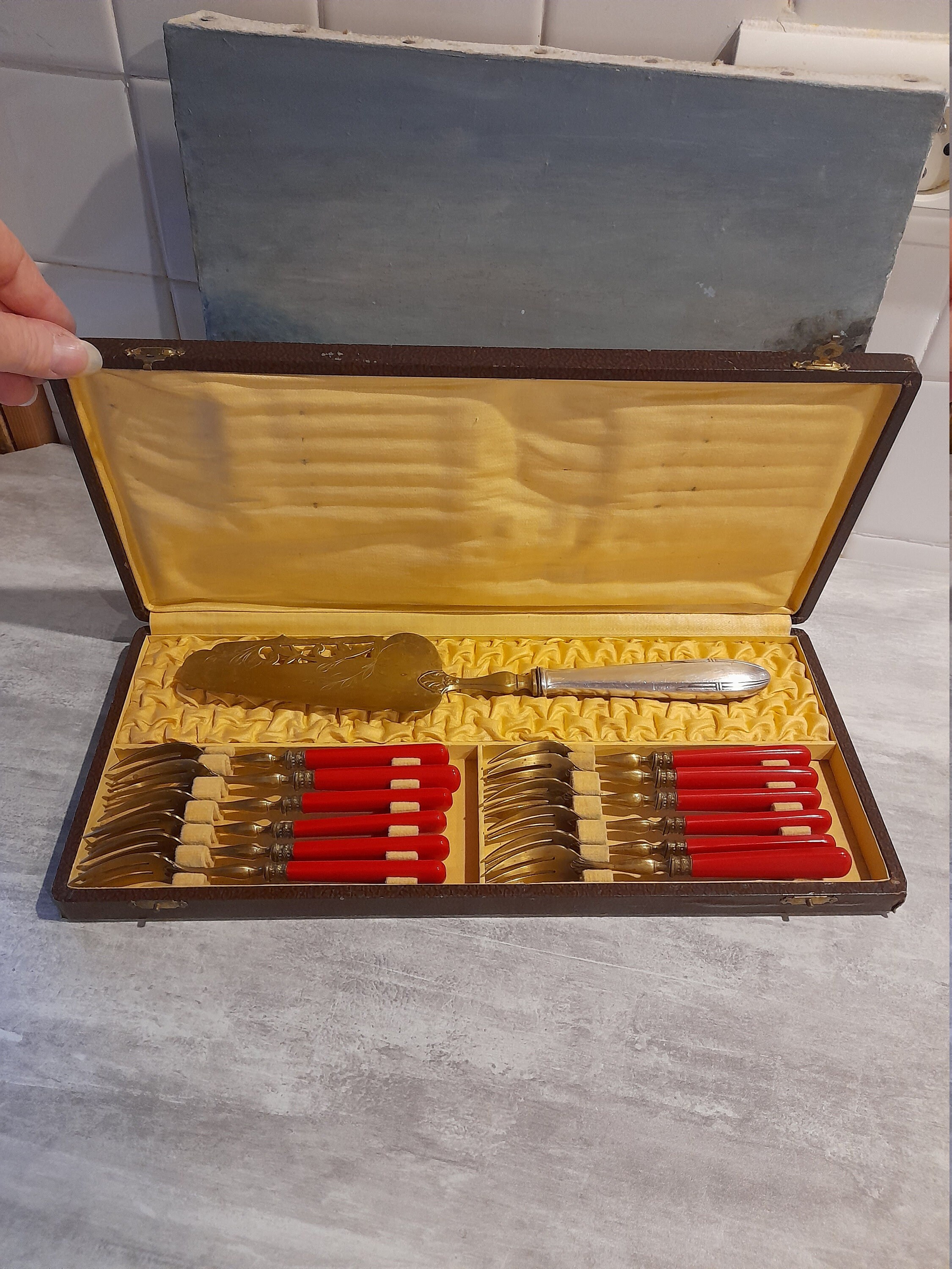 Vintage Français Ensemble Dépareillé de 12 Fourchettes en Cuivre et Un Serveur à Gâteaux - Poignées 