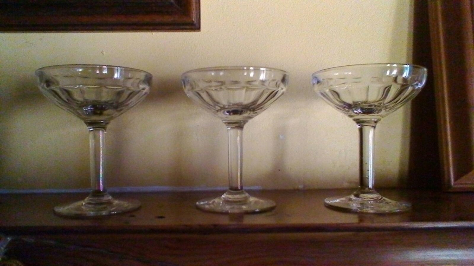 Un Trio de Jolies Petites Coupes Champagne Vintage Français