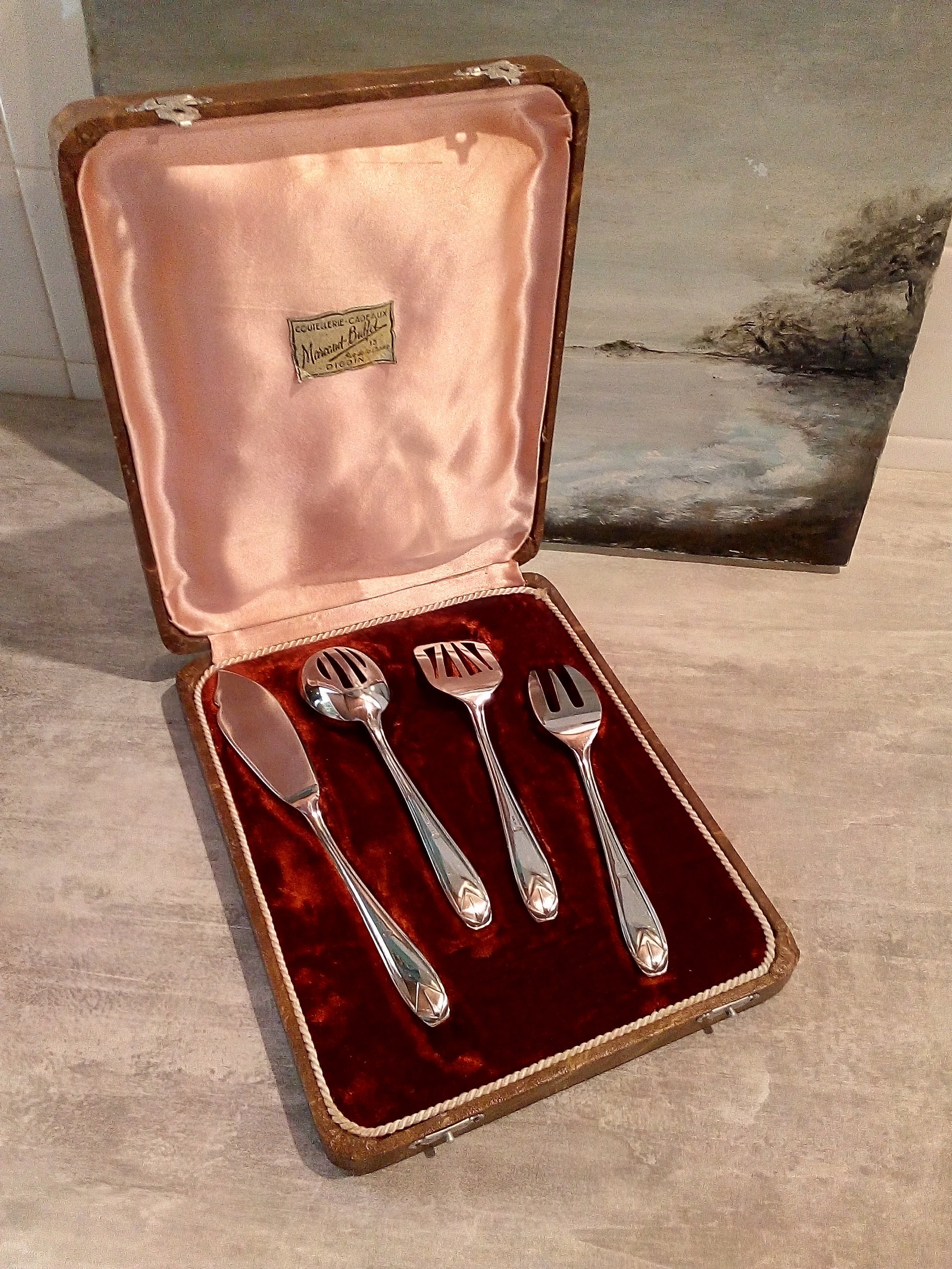 Coffret de Quatre Jolis Serveurs Fromage/Dessert - Vintage Français Couverts Acheté à Digoin