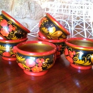 Set of 6 lovely vintage decorative cups or bowls