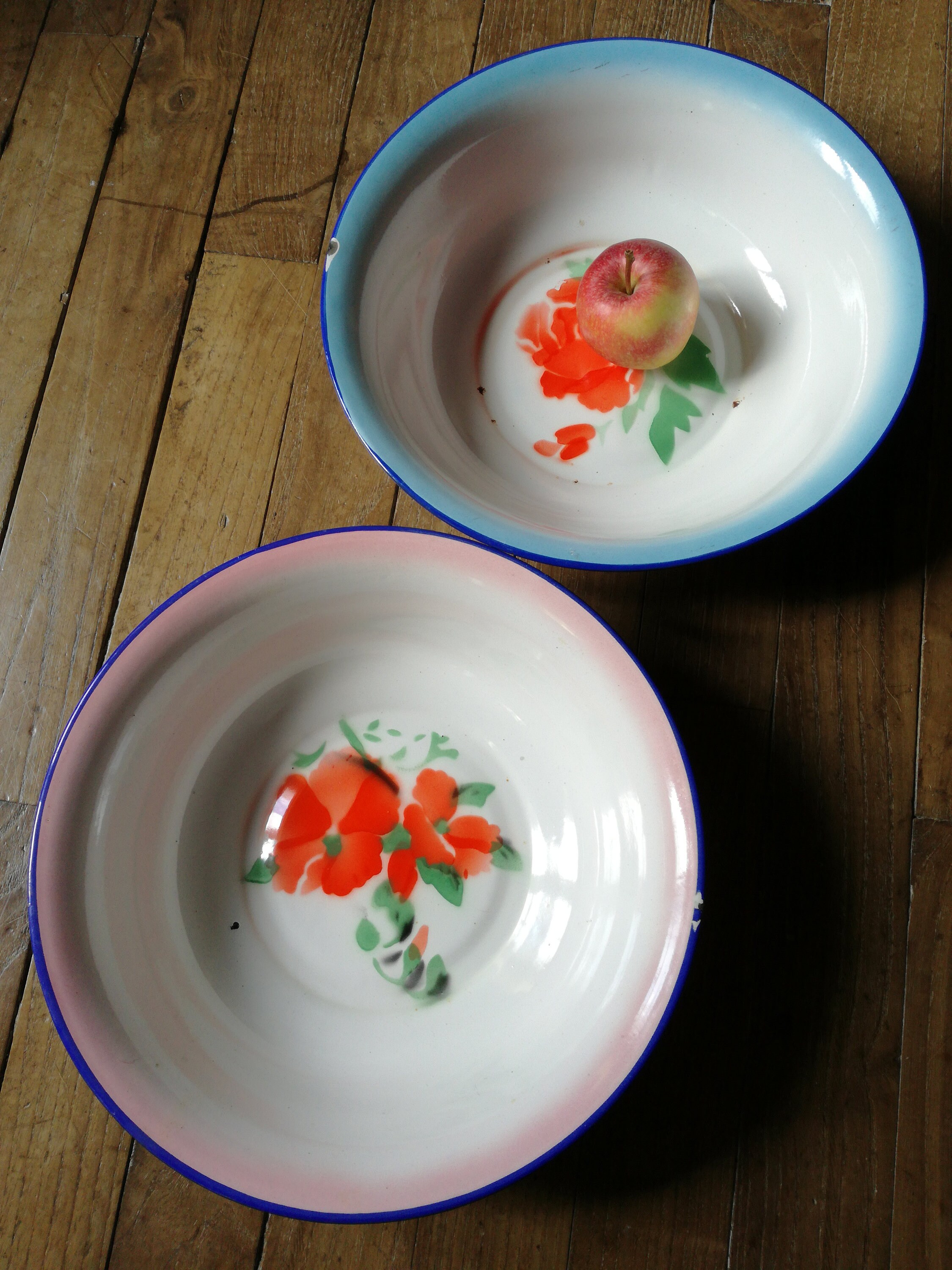 Two Pretty Enamel Bowls, 28 Cm, One Blue, One Pink Vintage Chinese