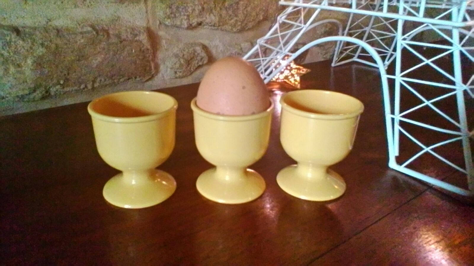 Joli Trio de Jaune en Plastique Coquetiers Vintage Datant Des Années 1970