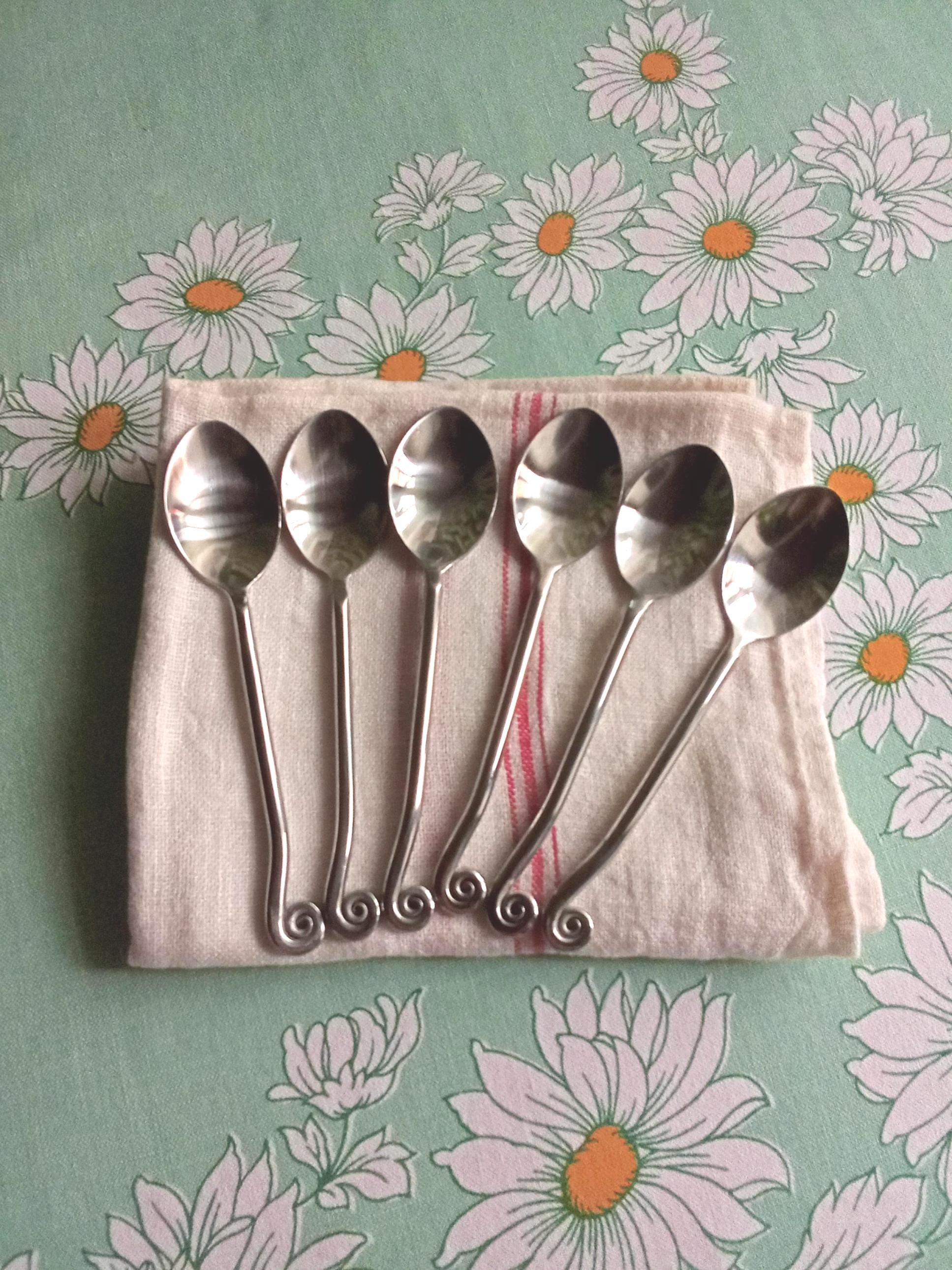 渦巻き模様のティースプーンまたはコーヒースプーン6本、スチール