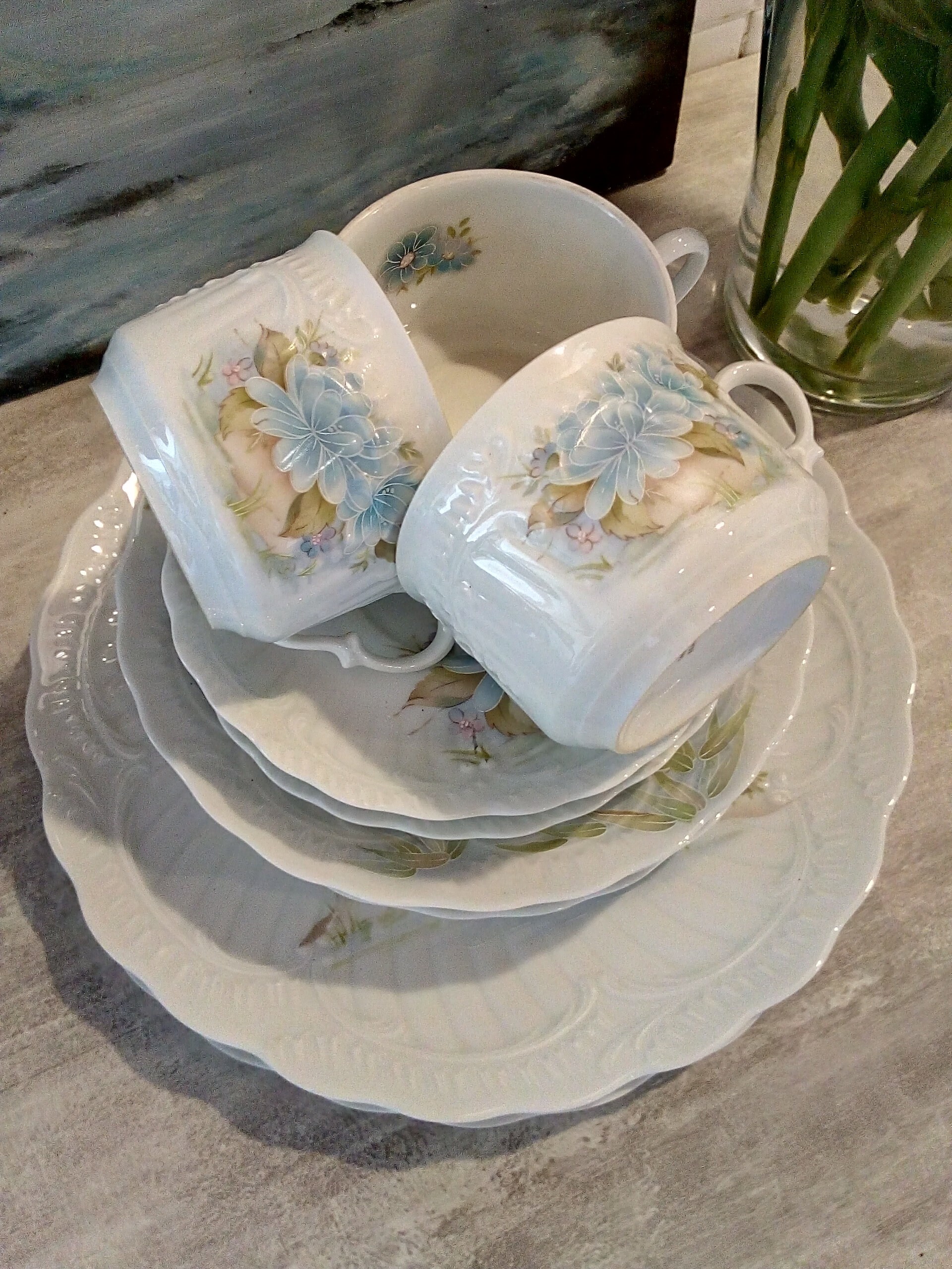 Thé Pour Trois - Vintage Français Limoges Elite Tasses, Soucoupes et Assiettes à Thé Plus Deux de Se