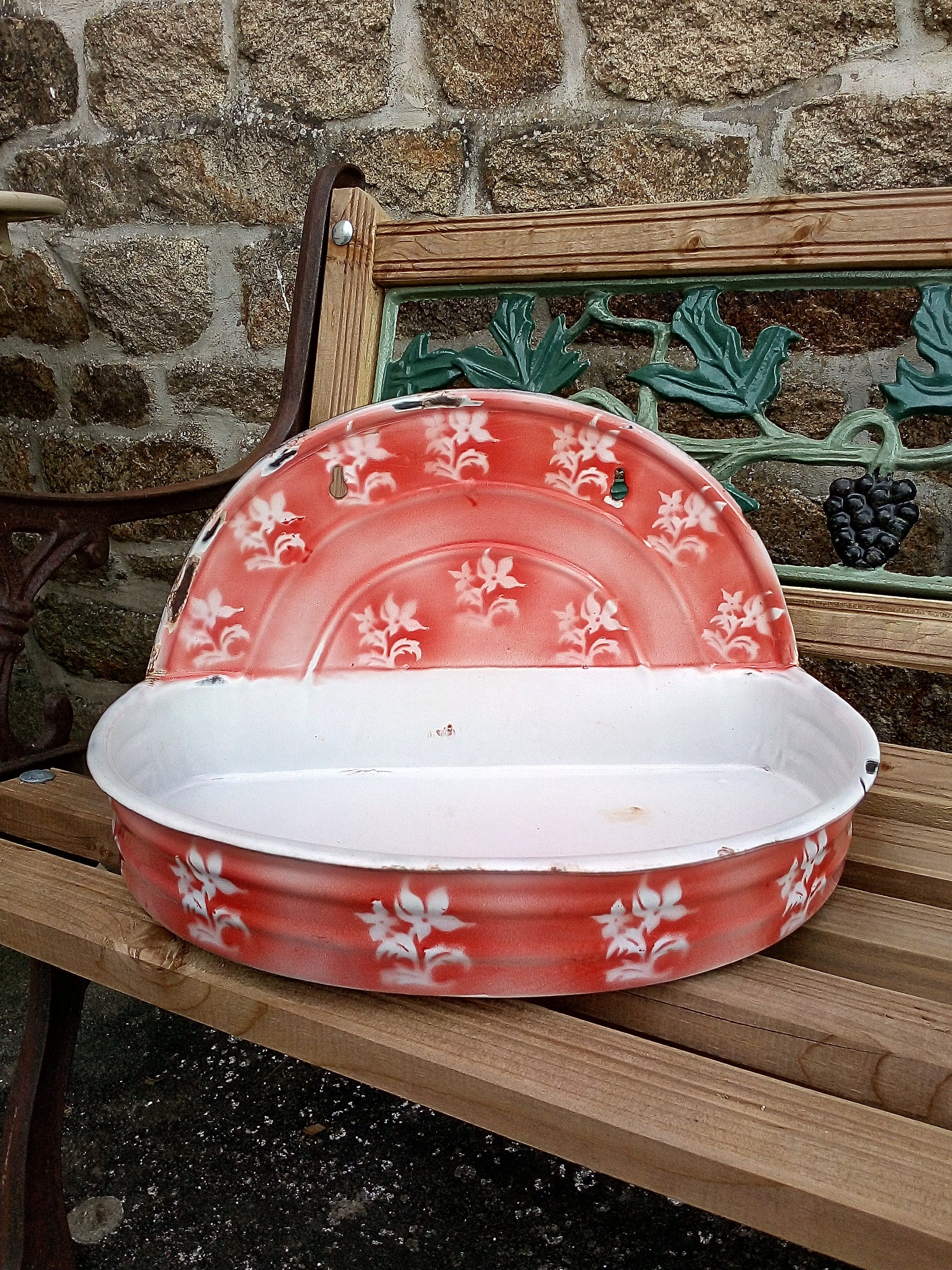 Joli Bassin en Émail - Vintage Français Décoration Pochoir Rouge et Blanc Floral Autoportant Mural J