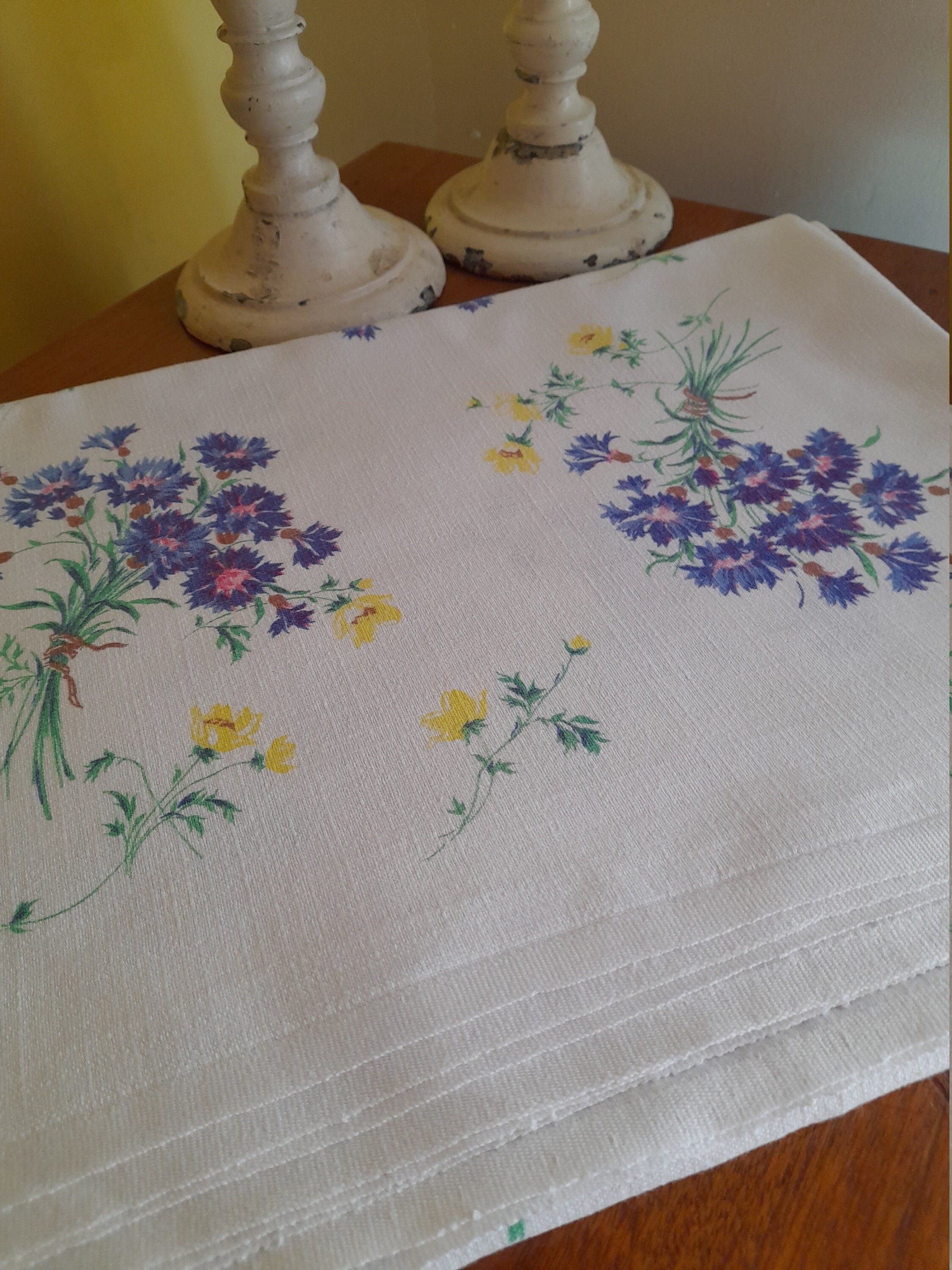 Bleuets, Une Jolie Nappe Florale - Vintage Français de Table, 220 X 125 cm, Fleurs Bleues, Renoncule