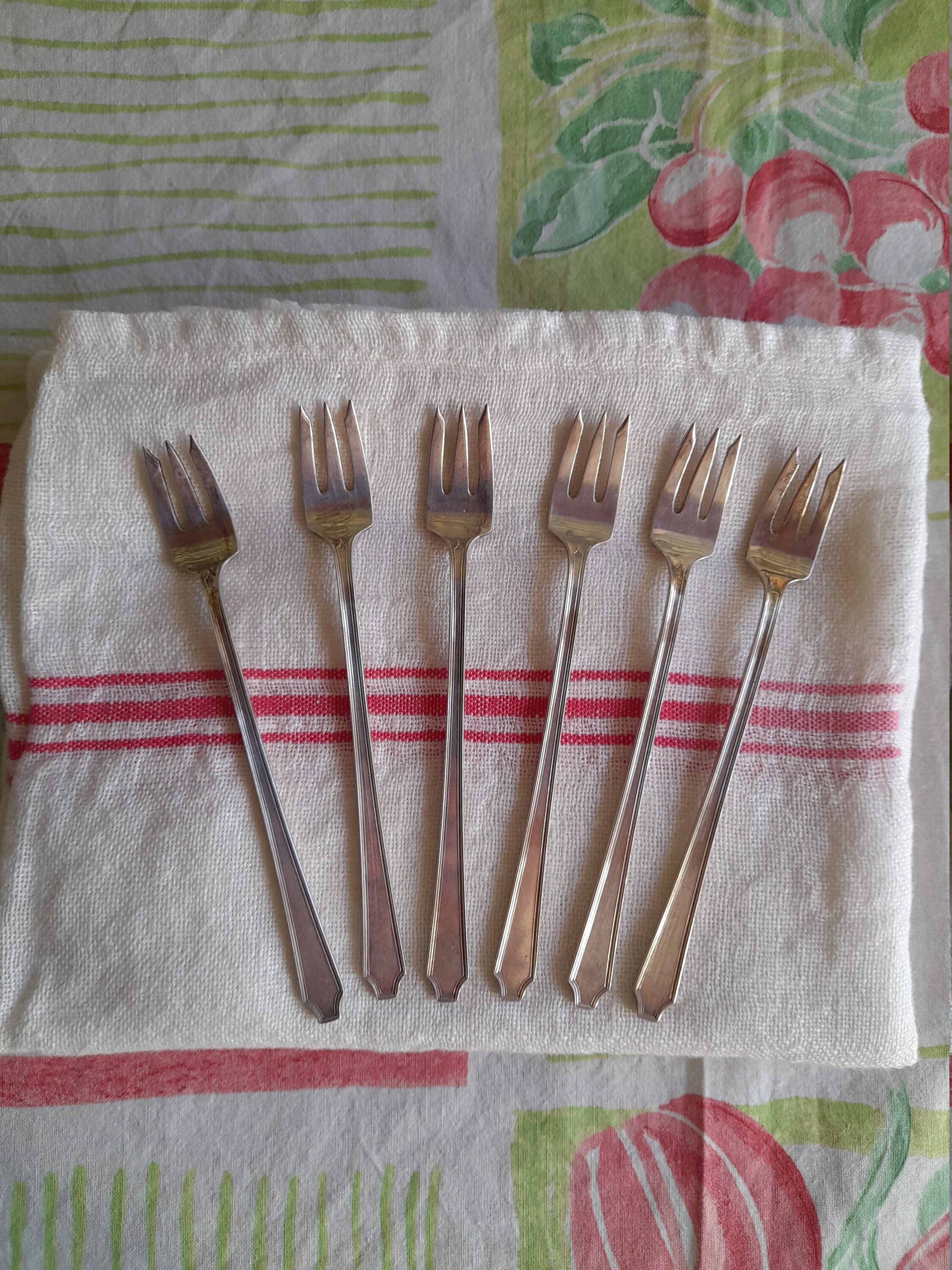 Petites Fourchettes Plaquées Argent, à Gâteau ou Dessert, Ensemble de Six, Estampillé 1847 Rogers Br