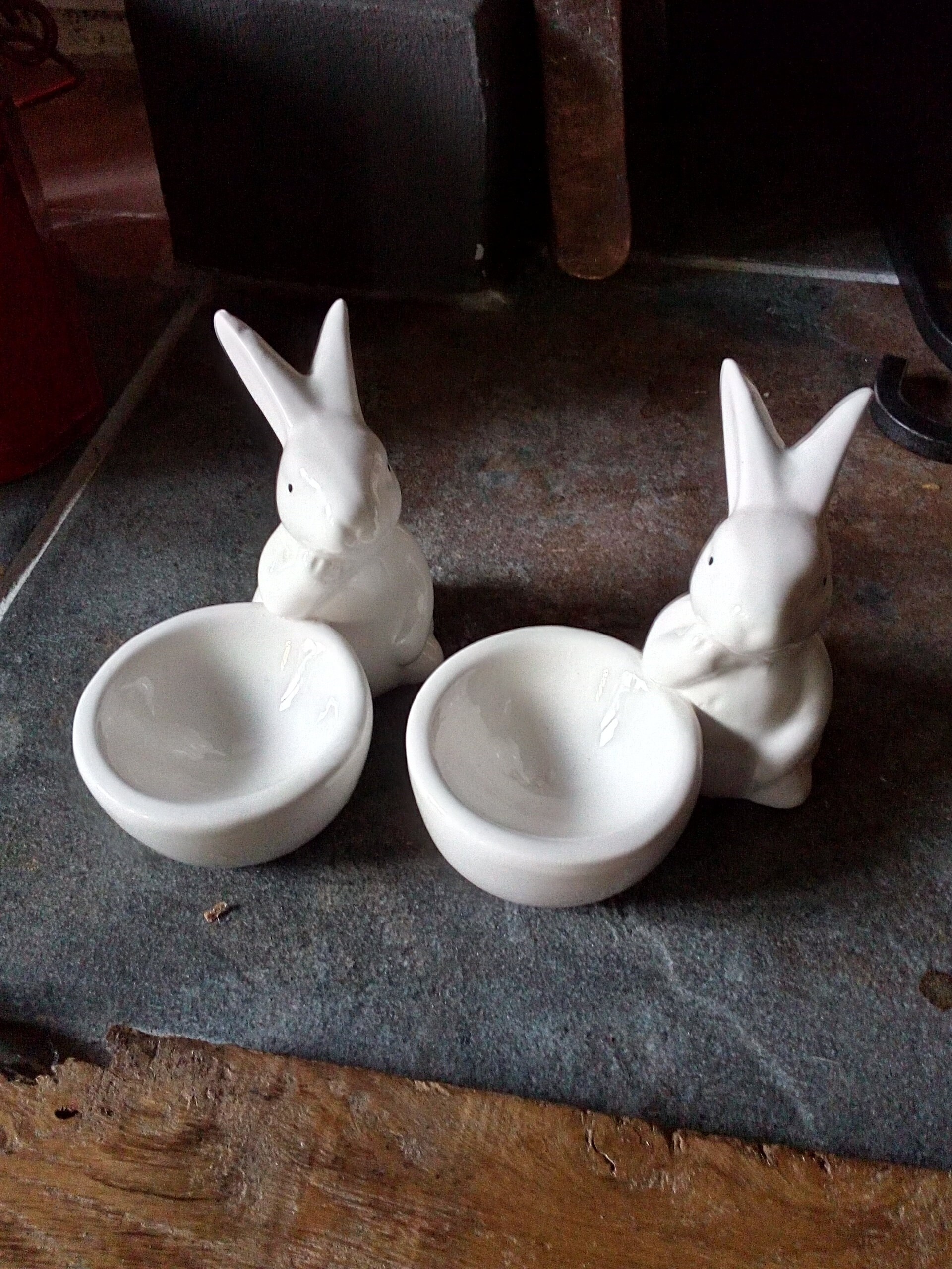 Lapins de Pâques Une Telle Jolie Paire Tasses d'oeufs Lapin - Vintage Français Ensemble Parfait Pour