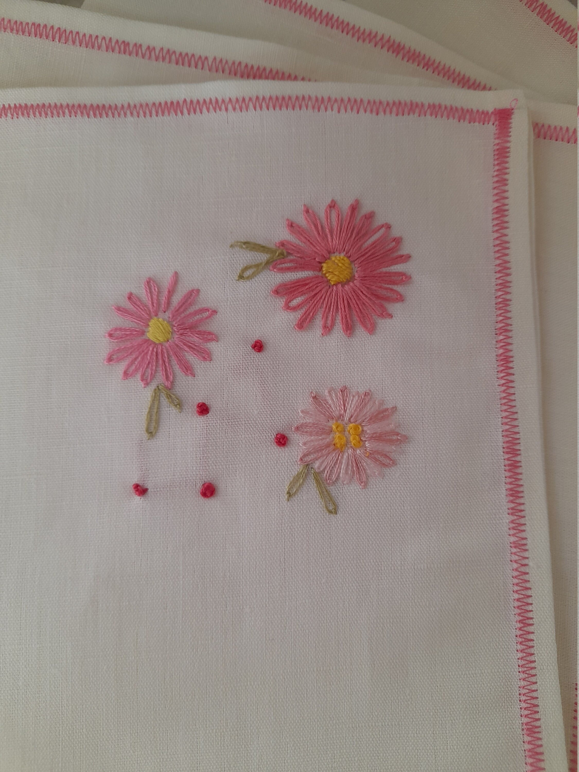 Bel Ensemble de 6 Serviettes Florales - Français Brodées, Fleurs Roses, Brodées à La Main et Ourlets