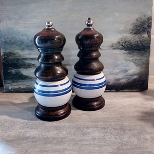 Very pretty Borel ceramic and wood salt and pepper grinders mills - pair of French vintage wooden salt and pepper - working - blue and white