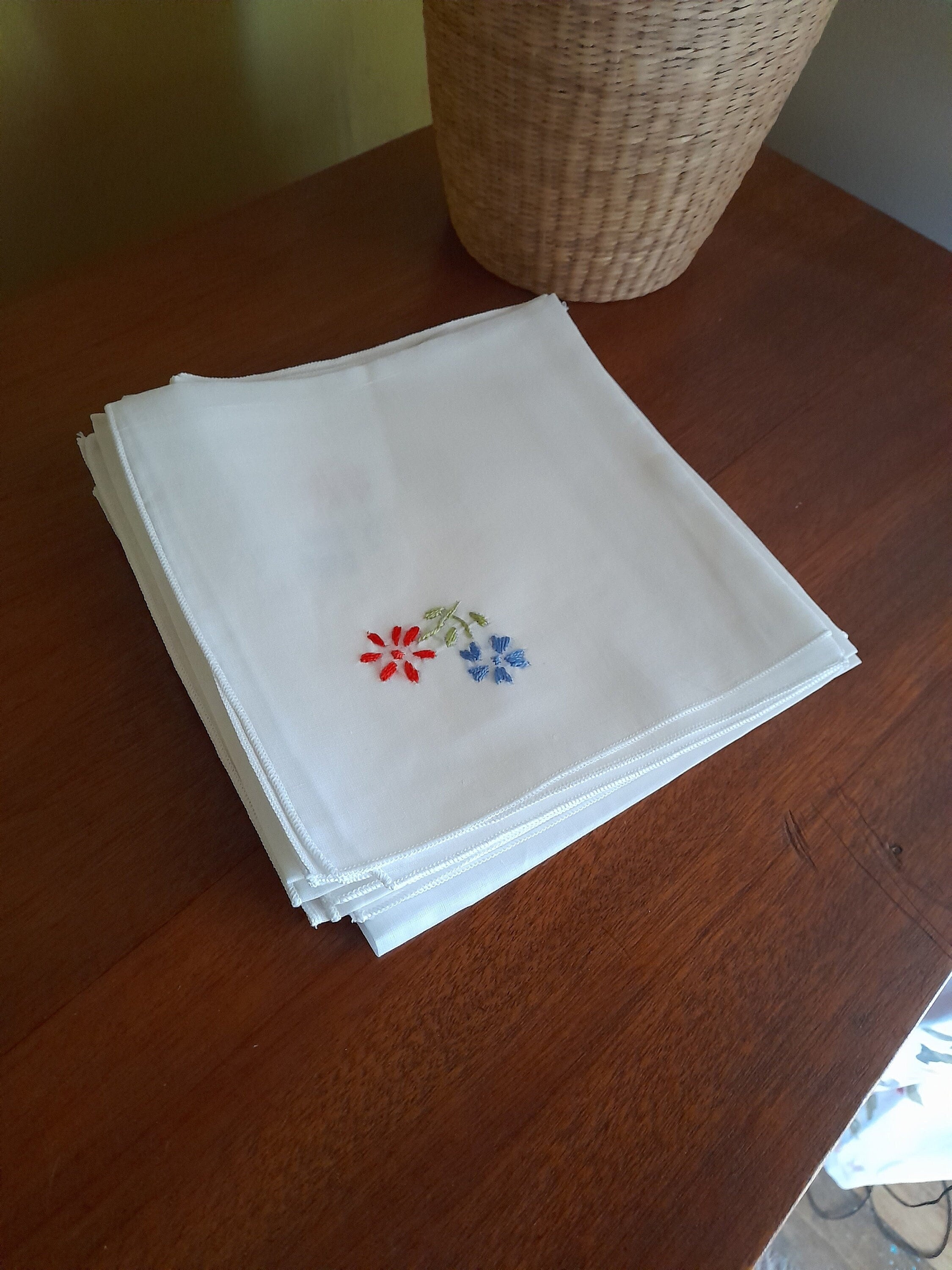 Set of twelve embroidered napkins - Etsy 日本