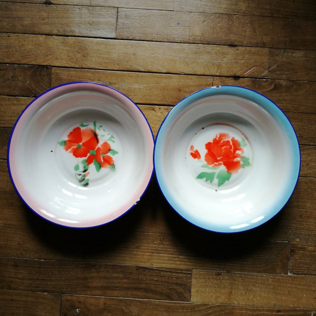 Two Pretty Enamel Bowls, 28 Cm, One Blue, One Pink Vintage Chinese