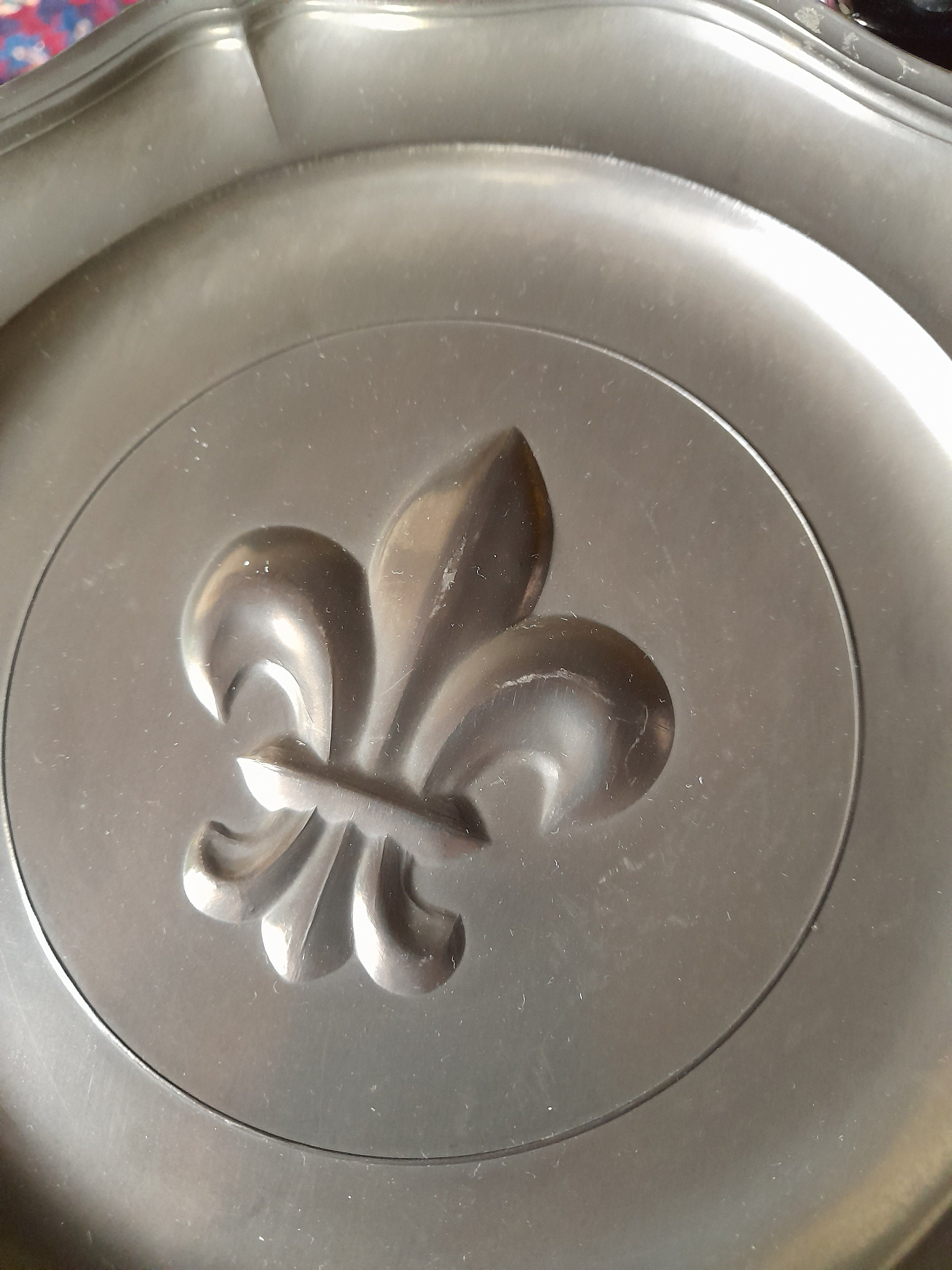 Vintage Pewter Fleur-de-lys Plate - 22 Cm - Embossed, French