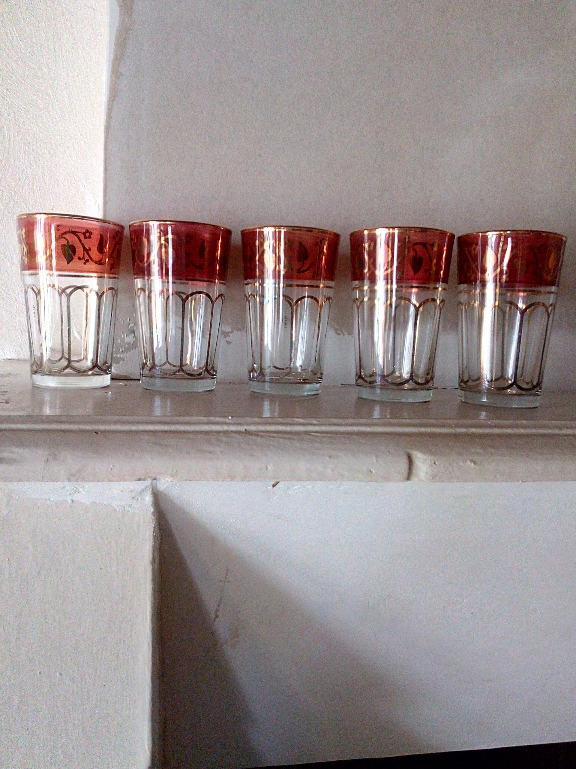 Cinq Verres de Style Marocain - Ensemble Verre Français Vintage 5 Décoré Doré