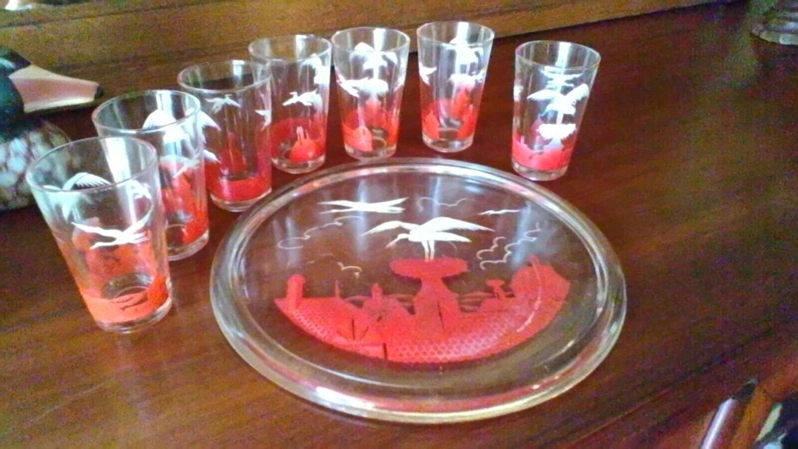 Cigognes - Joli Ensemble de Sept Verres Décorés Cigognes sur Leur Plateau Français Liqueur Rouge et 