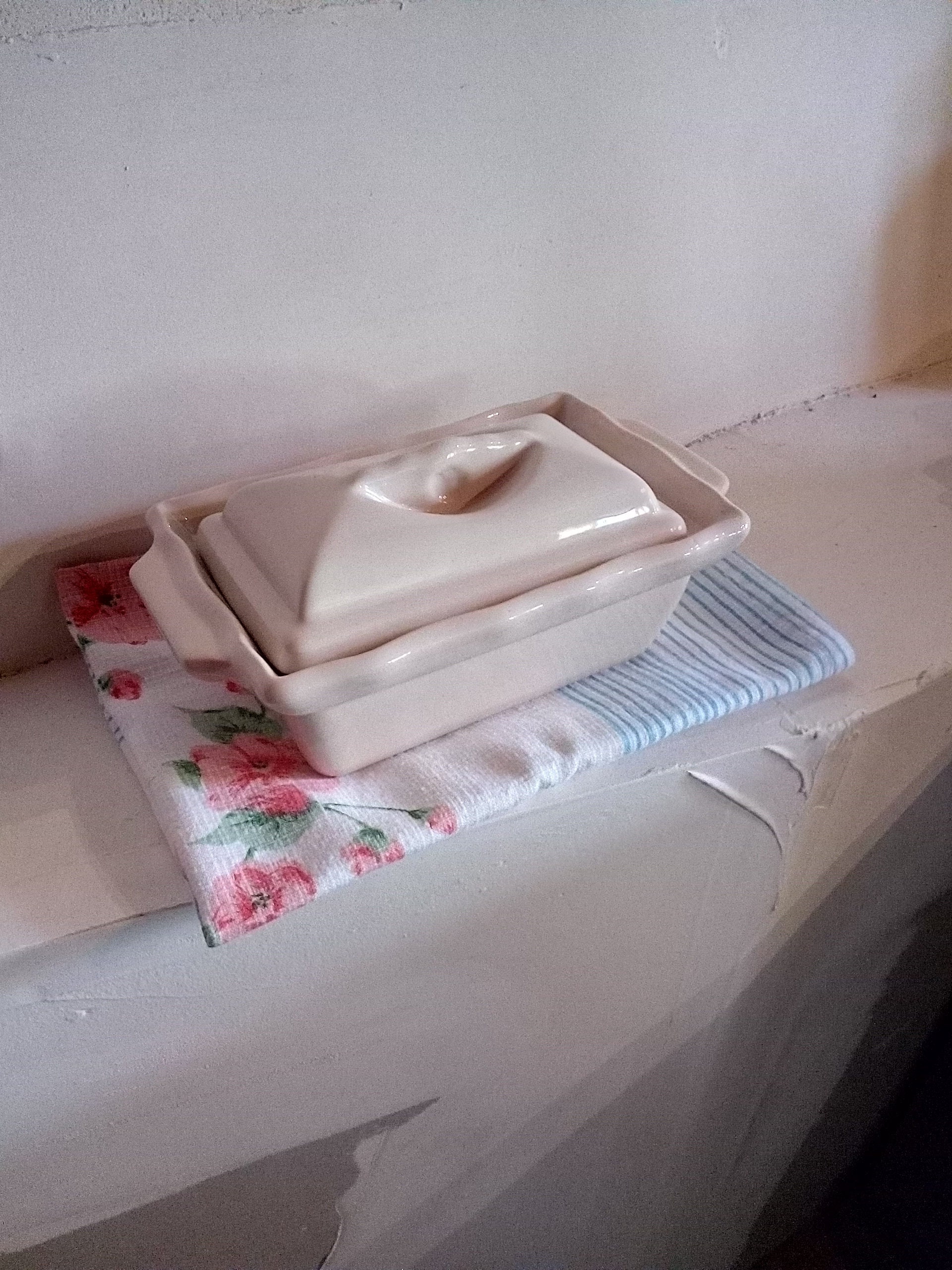 Joli Plat de Beurre ou Terrine - Français Lit Beige Vintage