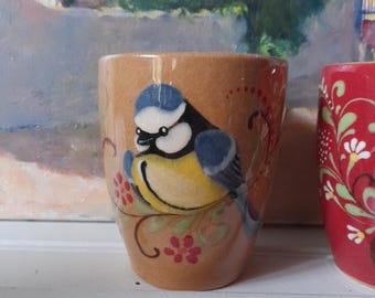 鳥、手描きのアルザス陶器カップ 2 個、赤とベージュ、1 個は M