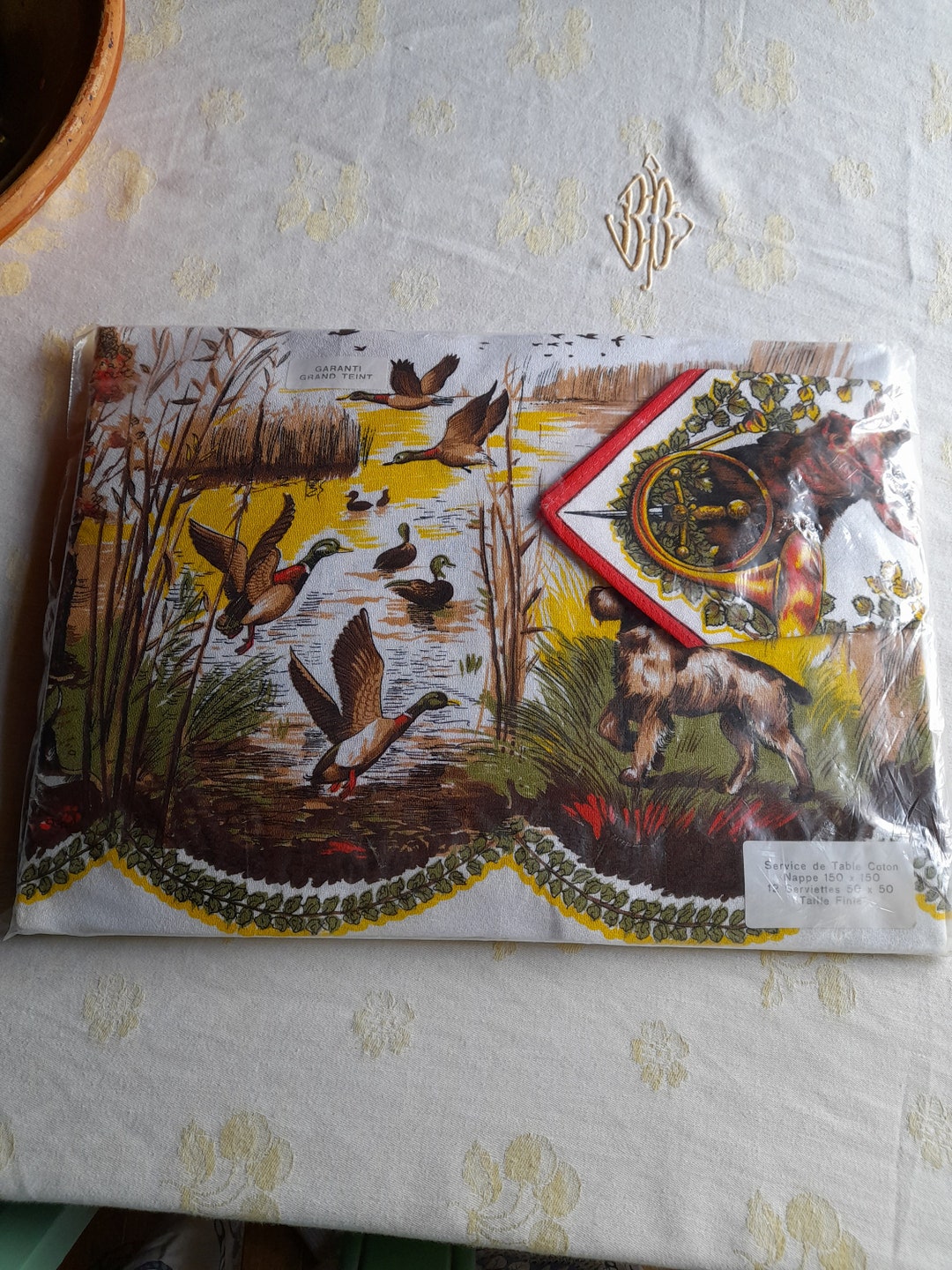 New Vintage Hunting Scenes Tablecloth and 12 Serviettes, Cotton, French
