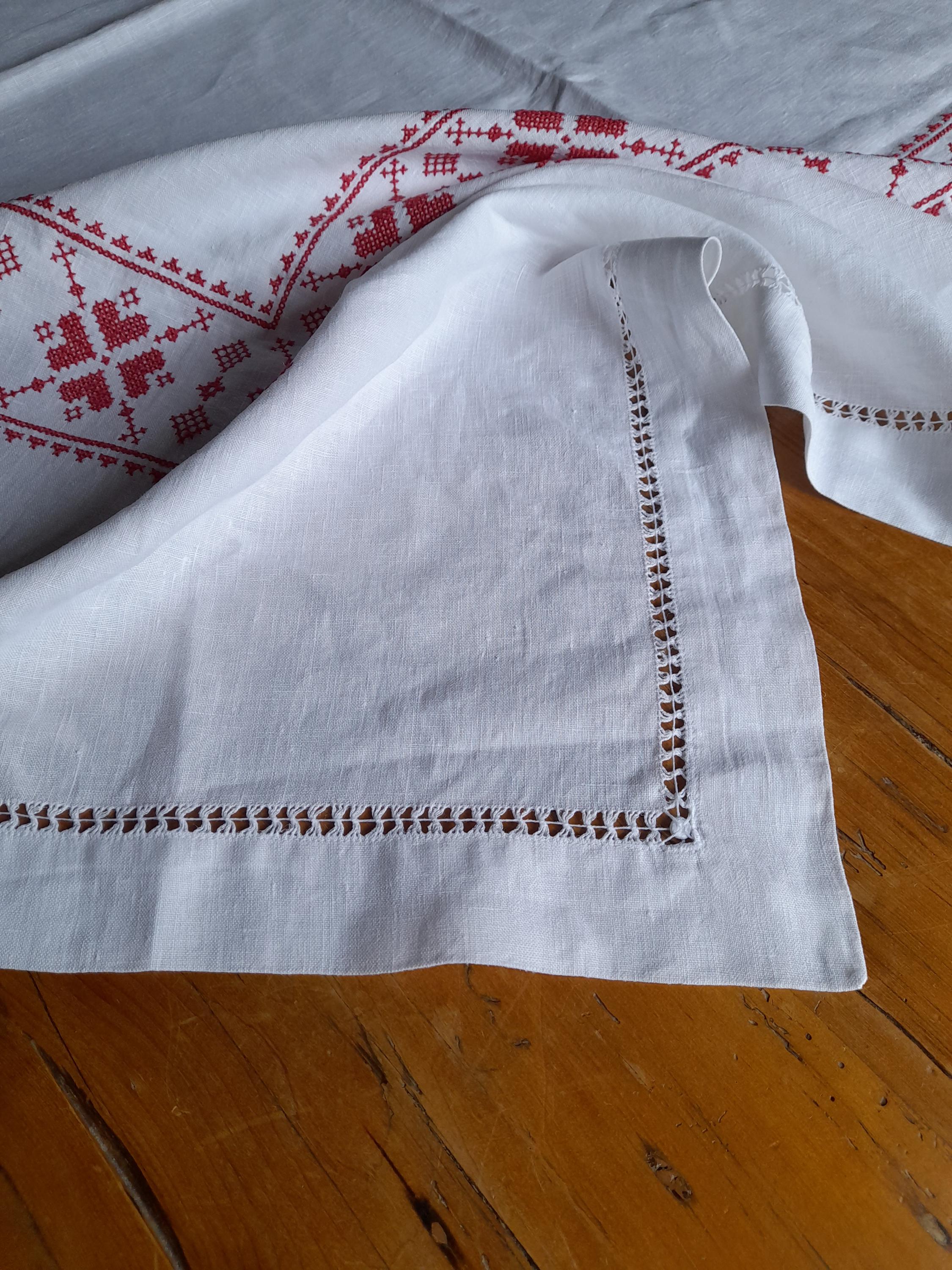 正方形のフランス刺繍テーブルクロス - 約 145 cm 正方形 - Sia