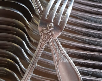 Rubans et noeuds, fourchettes et cuillères de table Ercuis, 24 pièces, boîte, vintage français, ruban croisé, métal argenté, 12 cuillères et 12 fourchettes