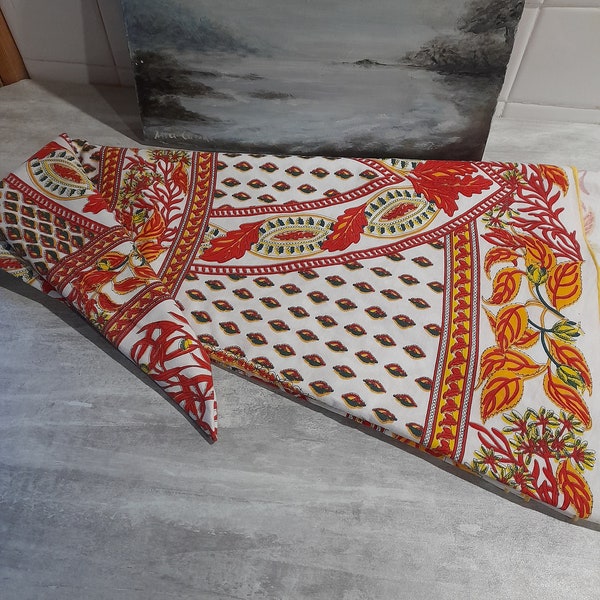 Round provencal tablecloth - 170 cm diameter - les baux de Provence cloth  - vintage French cotton cloth - white yellow red