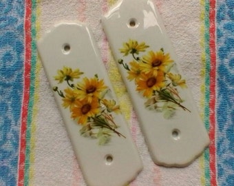 Sunflowers - Beautiful pair of floral door plaques  - French vintage porcelaine bathroom set